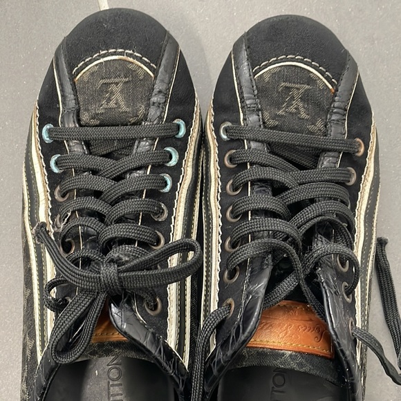 Louis Vuitton Sneakers - Picture 2 of 5